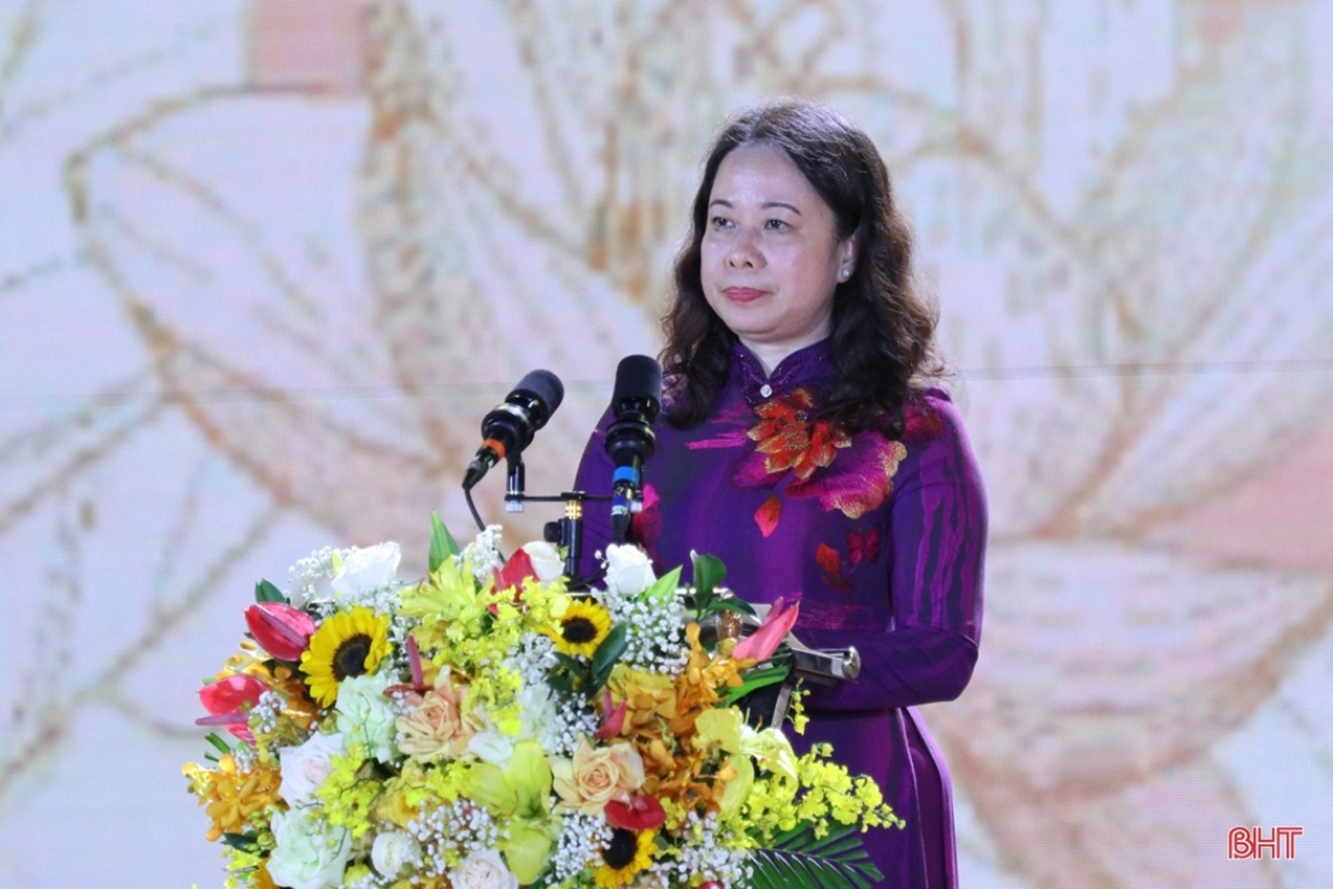 Phó Chủ tịch nước Võ Thị Ánh Xuân phát biểu tại chương trình. (Ảnh: Báo Hà Tĩnh)