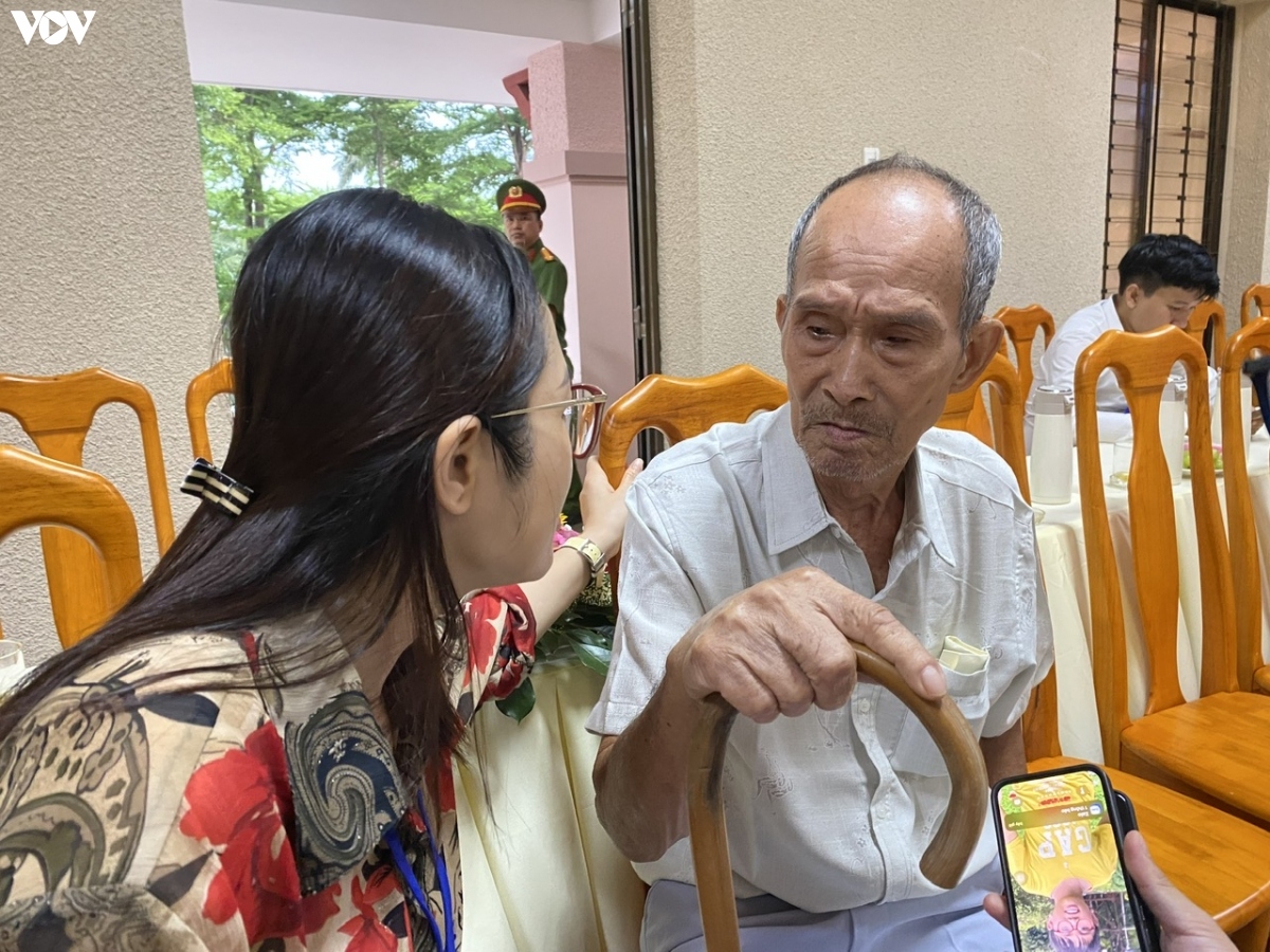 Ông Nguyễn Đôn Thiêm hồi tưởng những năm tháng bị giam cầm ở Côn Đảo. (Ảnh: Gia Khang)