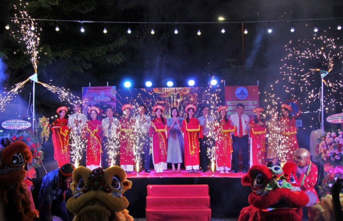 The opening of the market aims to serve tourists during the peak summer season.