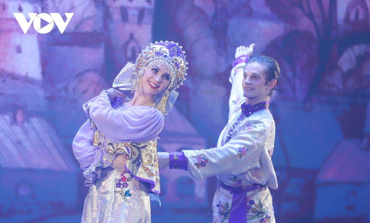 The cultural event is taking place in both Hanoi and Ha Long from July 10 to July 14, featuring a wide range of activities to introduce cultures of both countries to local people.