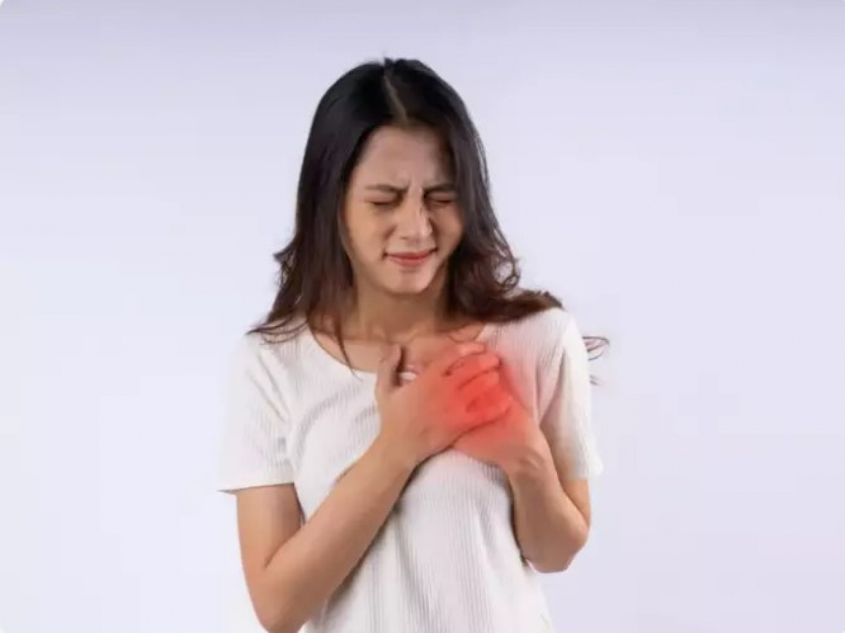 Bạn ngồi lâu hơn ở bàn làm việc: Ngồi trong nhiều giờ không hoạt động thể chất sẽ gây hại cho tim. Nếu bạn có lối sống không hoạt động, thì nên kiểm tra tim thường xuyên và cố gắng đưa một kế hoạch tập thể dục cố định vào thói quen hàng ngày của mình.