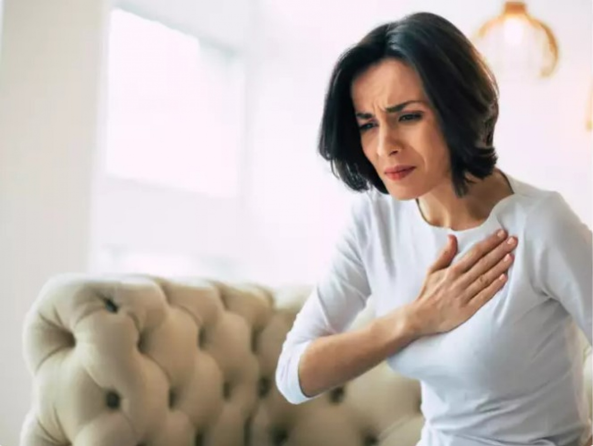 Bạn có mức cholesterol cao: Đối với những người có mức cholesterol cao hơn ngưỡng cho phép, tim có thể bị tổn thương. Ngày mà bạn nhận thấy mức cholesterol của mình cao hơn bình thường, hãy đi kiểm tra tim thường xuyên.