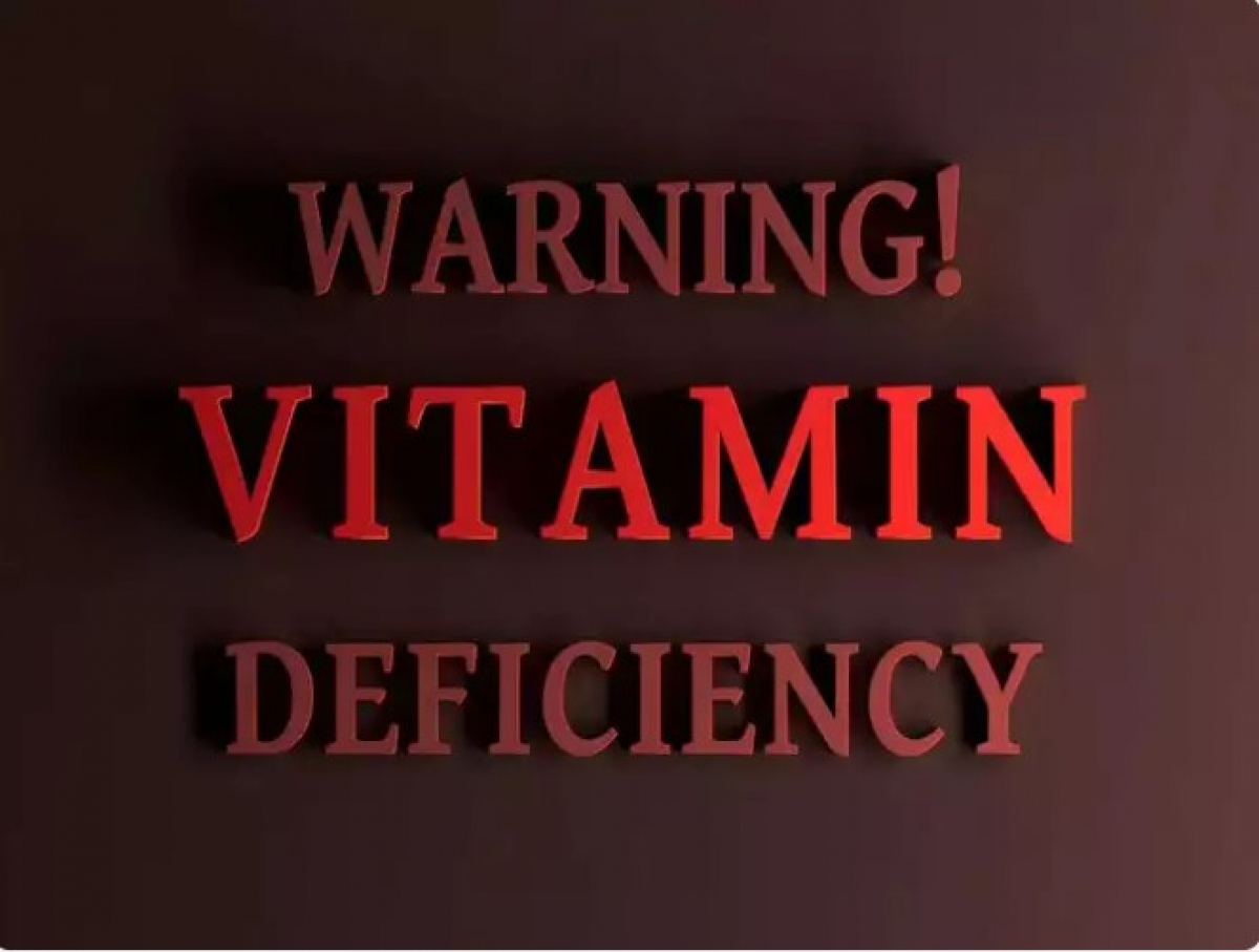 Do đó, bạn cần lưu ý các dấu hiệu cảnh báo để phát hiện kịp thời tình trạng thiếu hụt vitamin B12 để có phương pháp điều trị ngay. Dưới đây là một số dấu hiệu phổ biến cần lưu ý:
