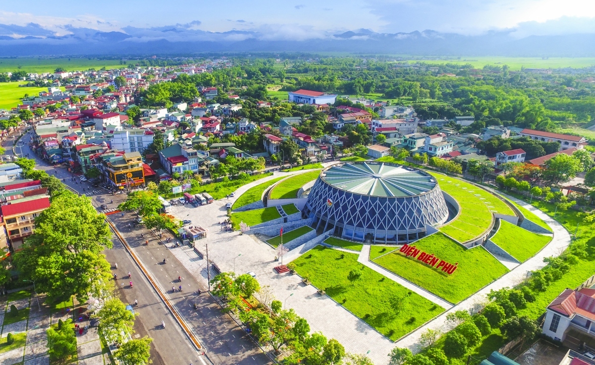 Dien Bien Phu Historical Victory Museum is one of the many relic sites in Dien Bien province. The museum still possesses many valuable documents and objects related to the historic Dien Bien Phu victory.