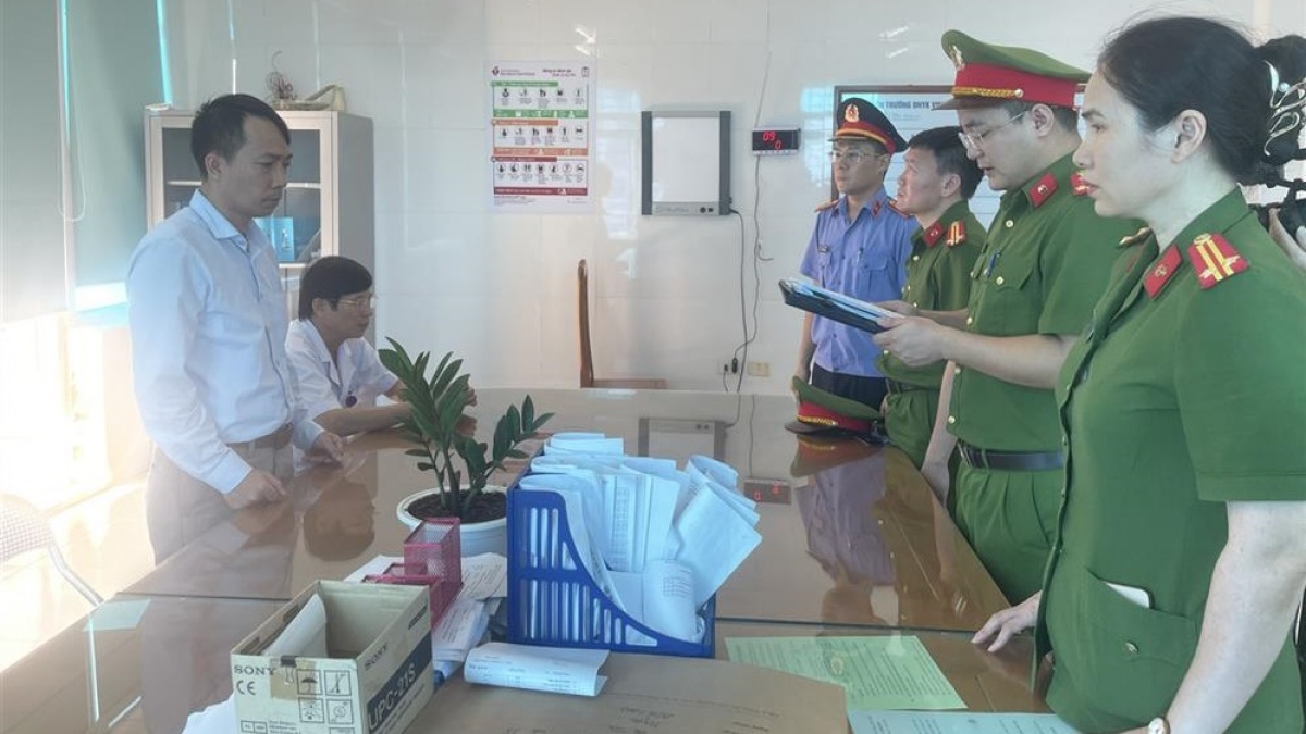 Cơ quan CSĐT đọc lệnh khởi tố bị can đối với Trần Đức Lượng