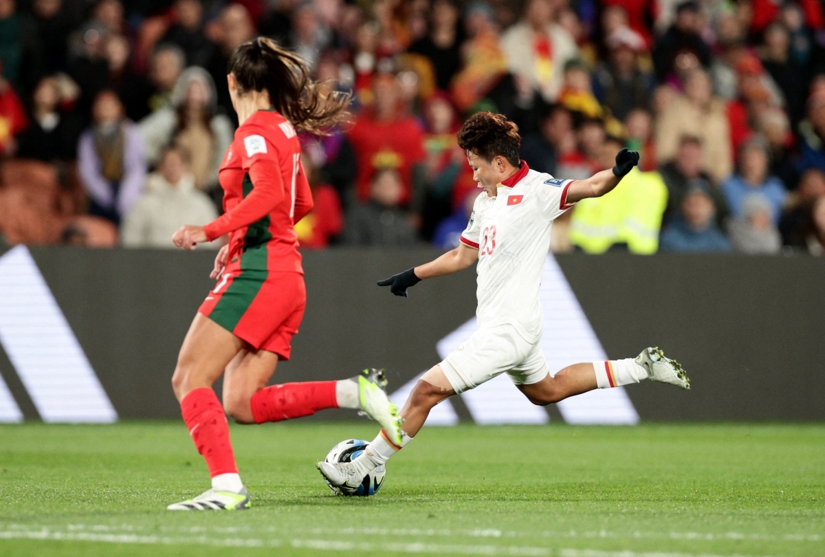 Bích Thuỳ là người có cú dứt điểm trúng đích duy nhất của ĐT nữ Việt Nam ở World Cup nữ 2023 sau cú sút từ ngoài vòng cấm trước ĐT nữ Bồ Đào Nha. (Ảnh: Reuters)