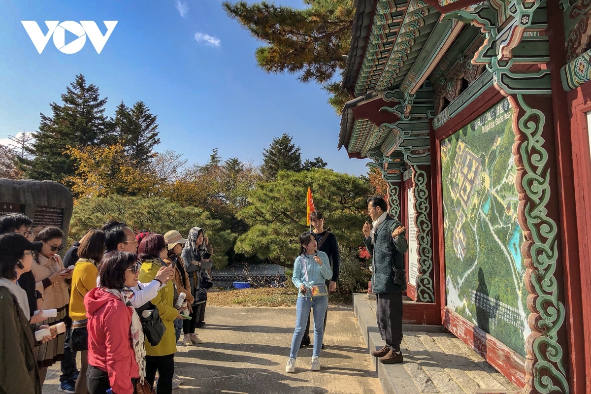 Vietnamese travellers visit a popular tourist destination in RoK