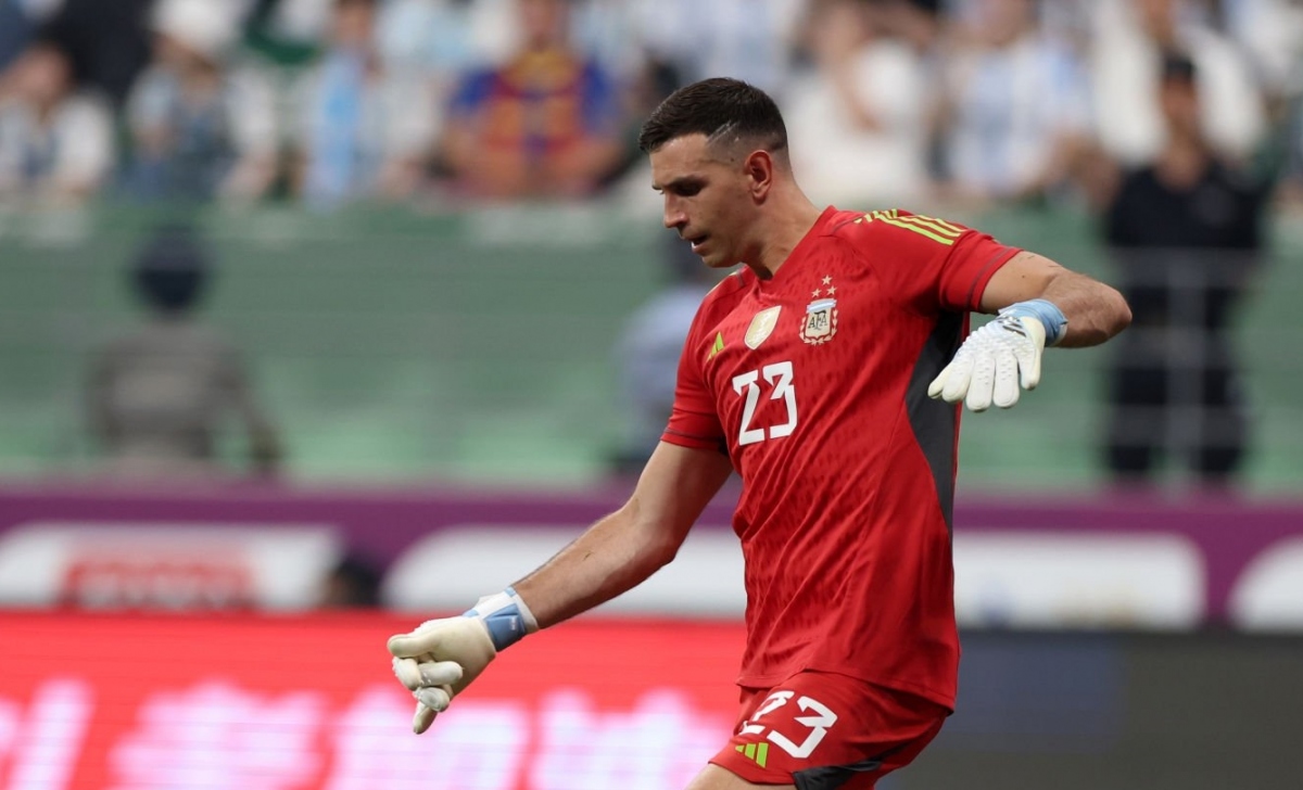 Aston Villa từ chối bàn Emiliano Martinez (Ảnh: Getty).