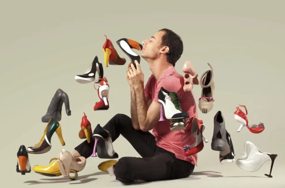 After graduating from the Bezalel Academy of Art and Design in 2021, Levi began crafting innovative shoes which made the wearer rethink the world around them. The symbols and concepts that appear in his works have been able to turn the unexpected into reality.