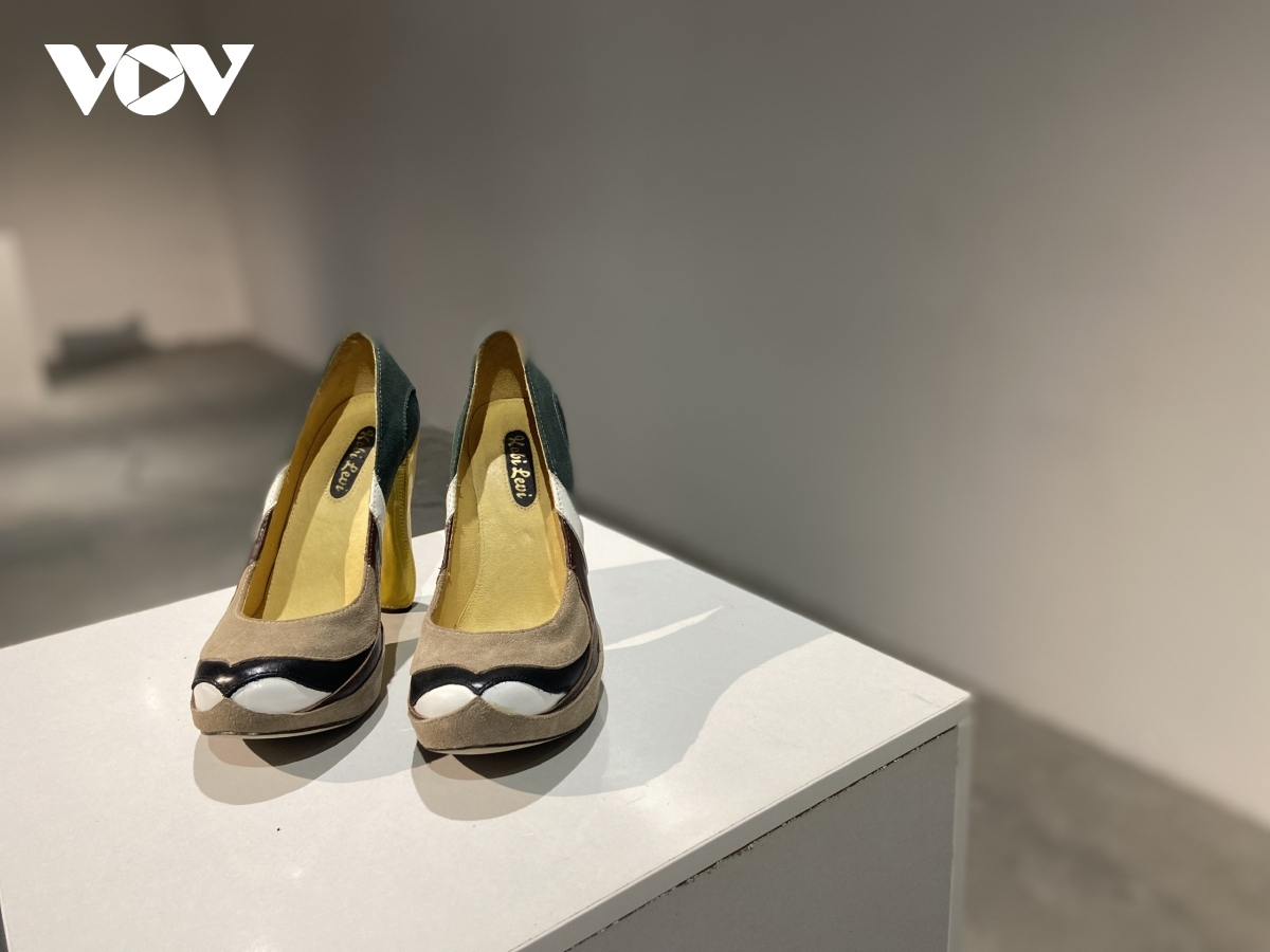 He draws inspiration from everyday trips, animals, objects, and human interactions, turning them into creative motive. Levi often uses hallucinogenic dimensions and effects in shoes, from which the user lingers and questions their own feelings and its meaning.