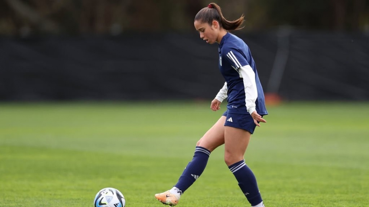 Giulia Dragoni (Italia) - 16 tuổi: Giulia Dragoni là một trong những tài năng trẻ sáng giá của bóng đá nữ Italia. Dù mới 16 tuổi nhưng Dragoni đã được đôn lên đội một Inter Milan dự Serie A nữ mùa giải 2022/2023. Dragoni ra mắt ĐT nữ Italia trong trận giao hữu với Morocco hôm 1/7 vừa qua.