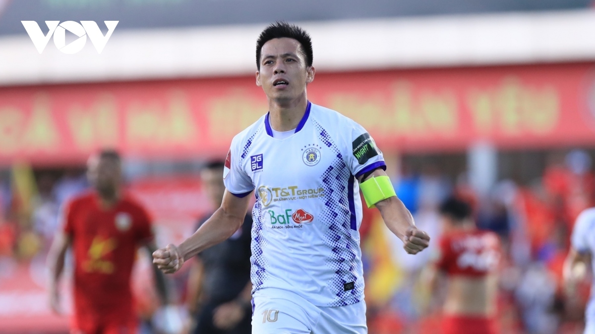 Văn Quyết thi đấu ấn tượng trong trận Hà Nội FC hoà Hà Tĩnh 2-2