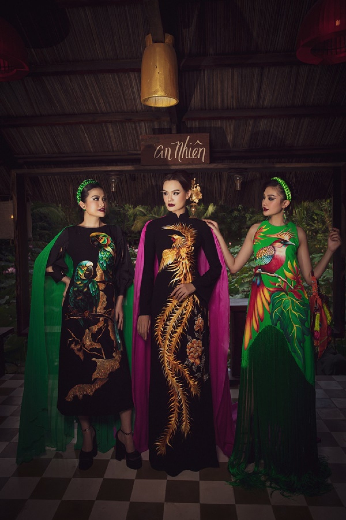 Những thiết kế áo dài của Đinh Văn Thơ