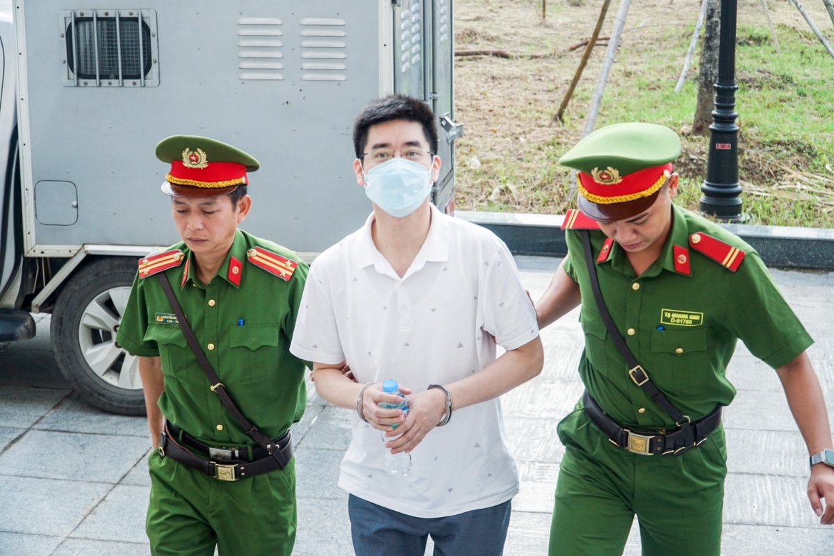 Dẫn giải bị cáo Hoàng Văn Hưng