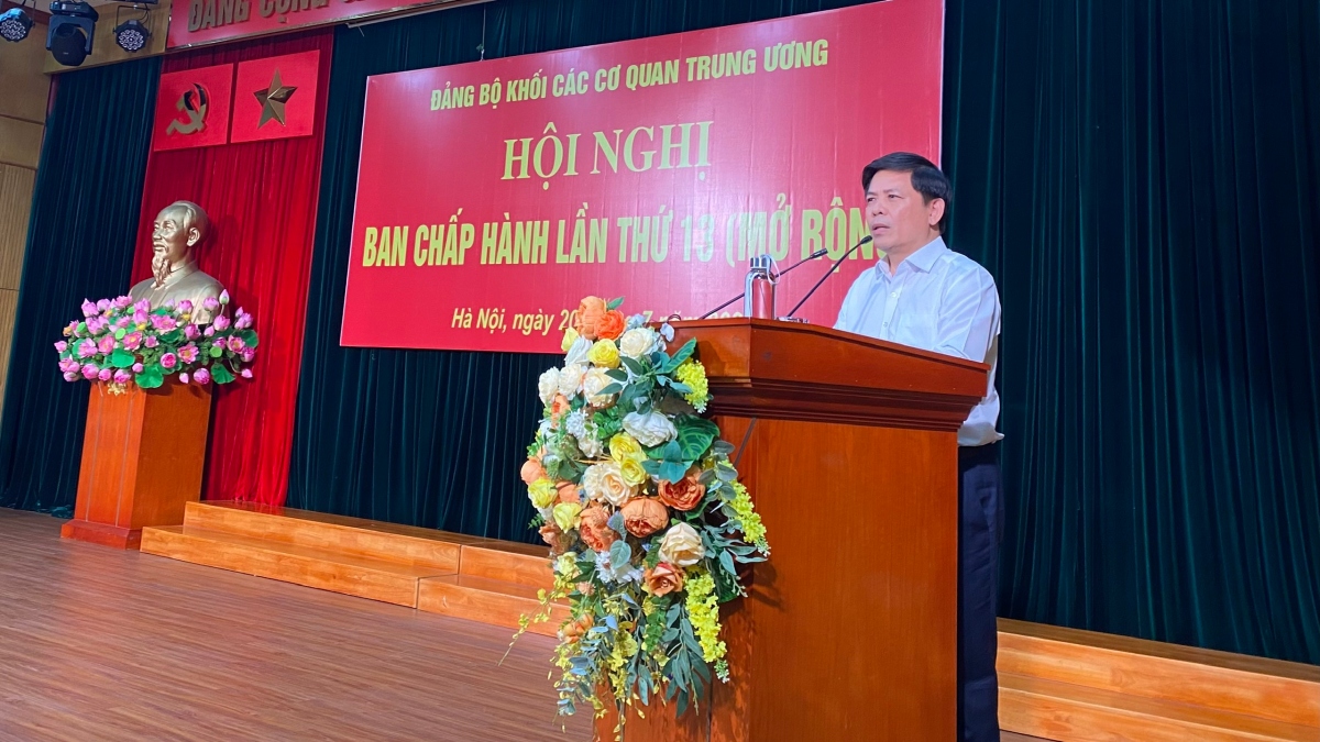 Bí thư Đảng uỷ Khối các cơ quan Trung ương Nguyễn Văn Thể phát biểu.