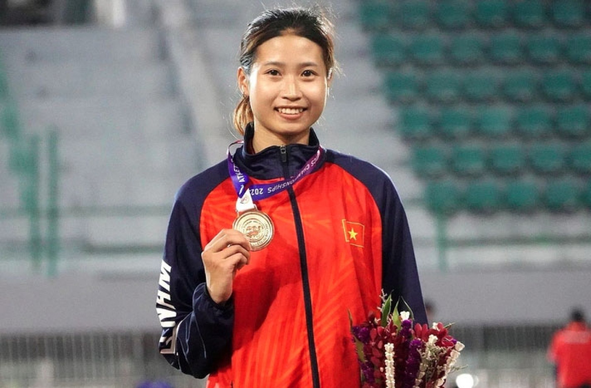  Vietnamese track-and-field athlete Nguyen Thi Huong wins bronze medal at Asian Athletics Championship 2023 (Photo: Nam Trung/Tuoi Tre)