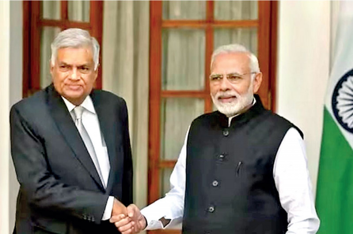 Tổng thống Sri Lanka Ranil Wickremesinghe và Thủ tướng Ấn Độ Narendra Modi. Ảnh: Daily FT