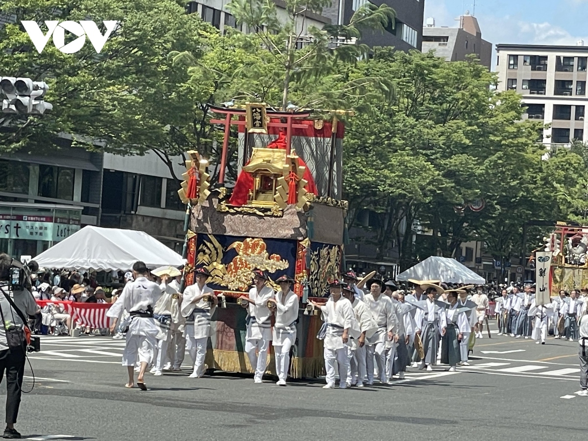 The streets tend to be crowded with people enjoying the festivities, with many restaurants and shops in the city offering special festival-themed menus and souvenirs.