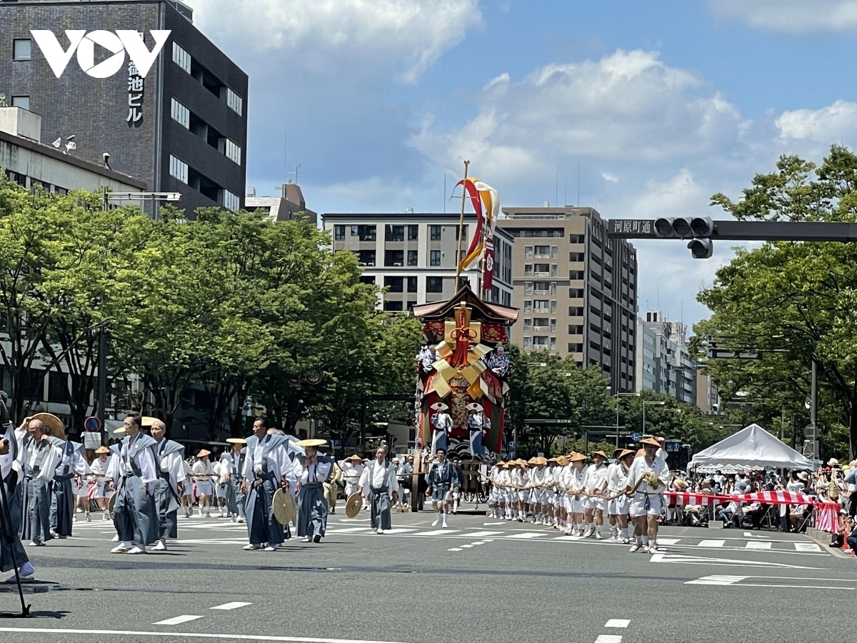 The curtain is used to decorate the large boat-shaped float known as "Ofunehoko" in a street parade during the Gion festival.