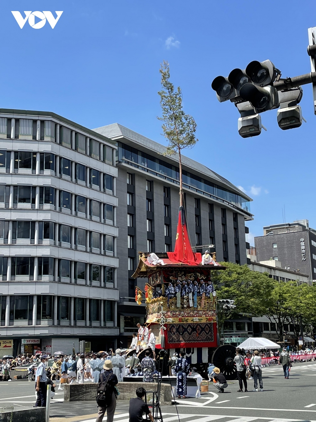 The Gion Matsuri represents the festival of the Yasaka Shrine, which was founded over 1,350 years ago. The original purpose of the Gion Matsuri was to pray for deliverance from a plague of sickness in 869.