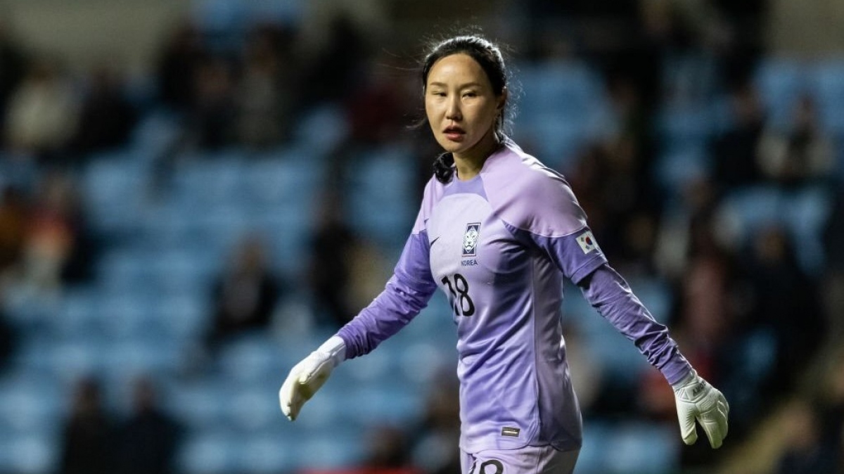 Kim Jung Mi (Hàn Quốc) - 38 tuổi: Thủ thành giàu kinh nghiệm của ĐT nữ Hàn Quốc sẽ bước sang tuổi 39 vào tháng 10 tới. Dù hiện tại Kim Jung Mi đã không còn là thủ môn số một của đại diện châu Á nhưng cô vẫn đóng vai trò như một ''chị cả'' trong thành phần ĐT nữ Hàn Quốc tham dự World Cup 2023.