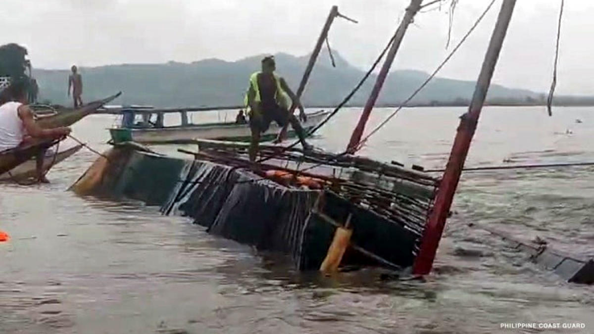 Hình ảnh được cho là hiện trường vụ lật thuyền. Ảnh: Tuần duyên Philippines