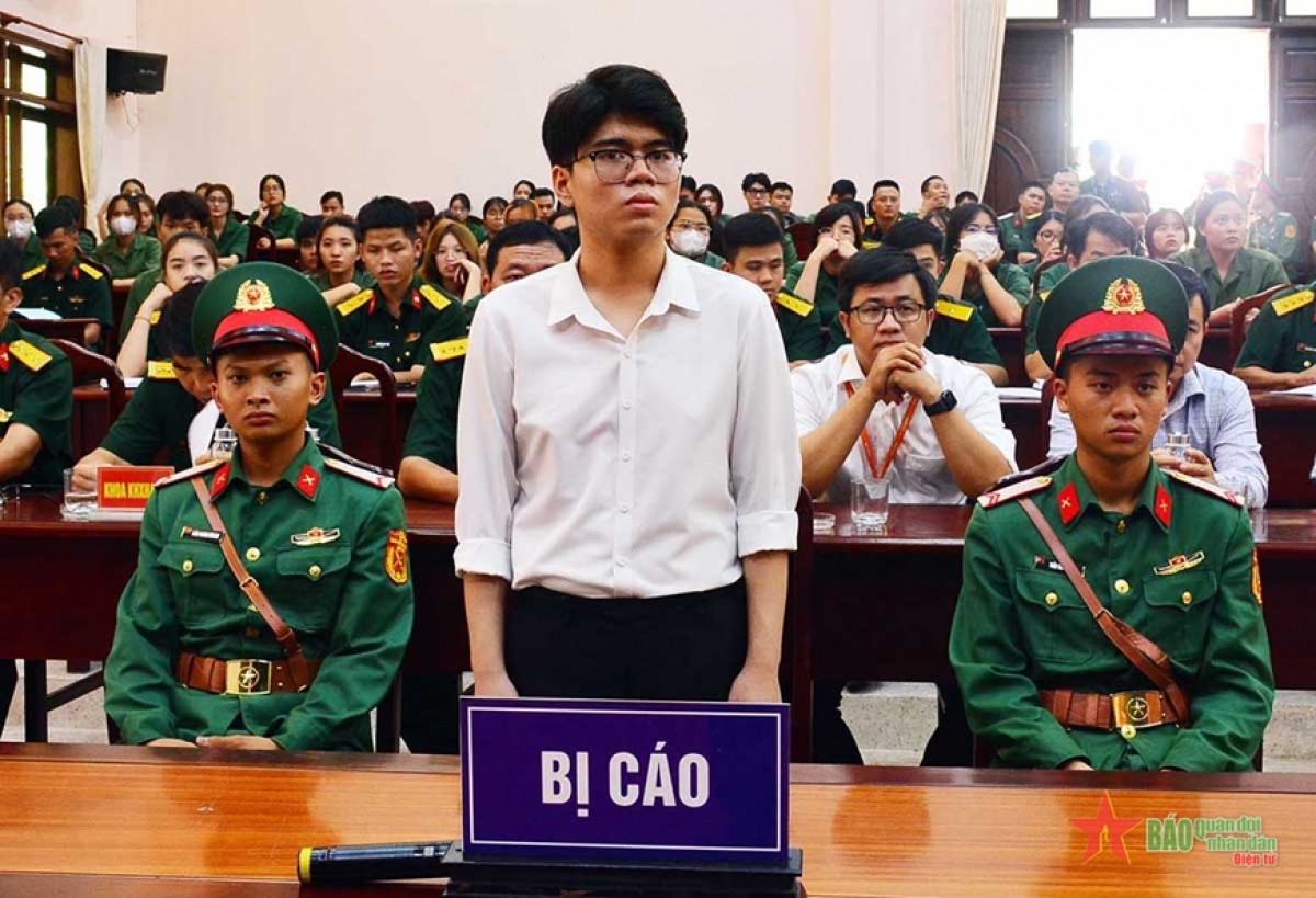 Bị cáo Nguyễn Lê Tấn Tài (sinh năm 2004, quê Đồng Nai). (Ảnh: Báo Quân đội nhân dân)
