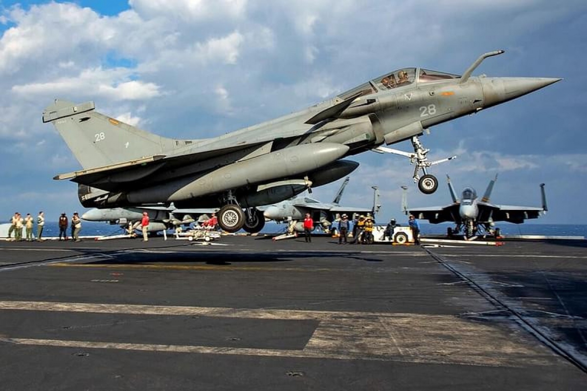 Máy bay chiến đấu Dassault Rafale M của Pháp trên tàu sân bay. Ảnh: US Navy