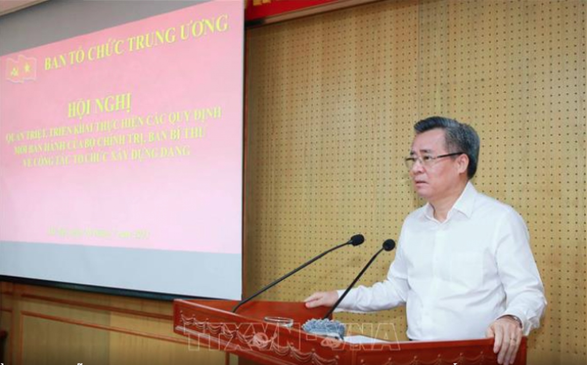 Ủy viên Trung ương Đảng, Phó Trưởng Ban Tổ chức Trung ương Nguyễn Quang Dương quán triệt Quy định số 113 (Ảnh: TTXVN)