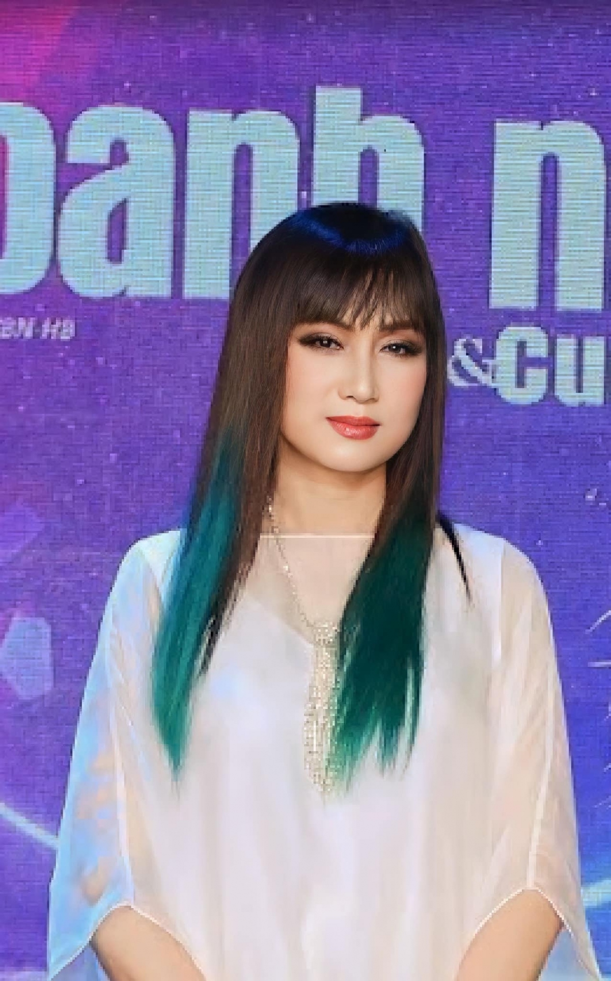 Thời gian gần đây, Hiền Mai có chuyến về Việt Nam thăm gia đình, người thân. Cô cũng thi thoảng xuất hiện ở một số sự kiện của bạn bè trong giới giải trí.