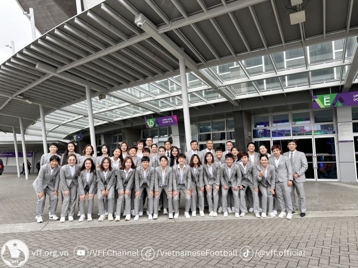 ĐT nữ Việt Nam tham dự sự kiện chào mừng của FIFA. 