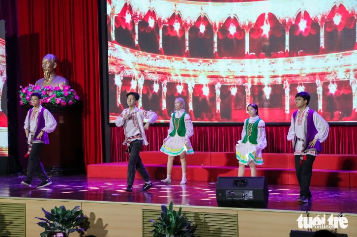 A modern dance performed by Vietnamese expats residing in Belarus