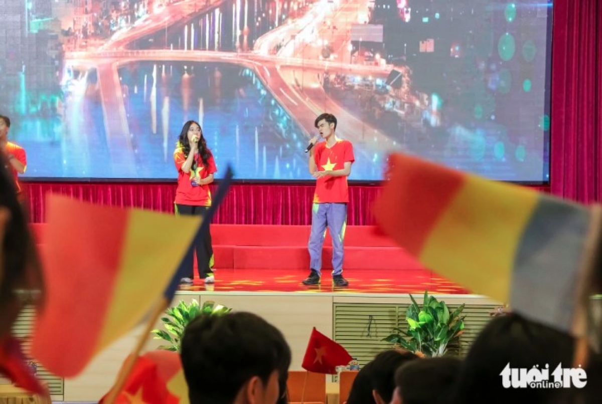 Local youngsters put on a spectacular art performance at the event.
