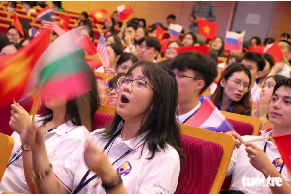 Vibrant performances of young people worldwide bring a joyful atmosphere to the hall.