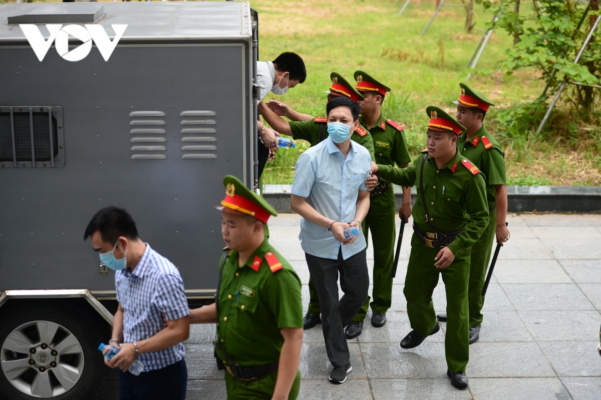 Trước khi phiên tuyên án diễn ra, các bị cáo trong vụ án đã nộp khắc phục hàng trăm tỷ đồng. Trong đó, người nộp nhiều nhất là ông Nguyễn Anh Tuấn (cựu Phó Giám đốc Công an TP Hà Nội) với 1,8 triệu USD tiền khắc phục ( hơn 42,5 tỷ đồng). Bị cáo Phạm Trung Kiên (cựu thư ký Thứ trưởng Bộ Y tế) đã nộp 42 tỷ đồng.