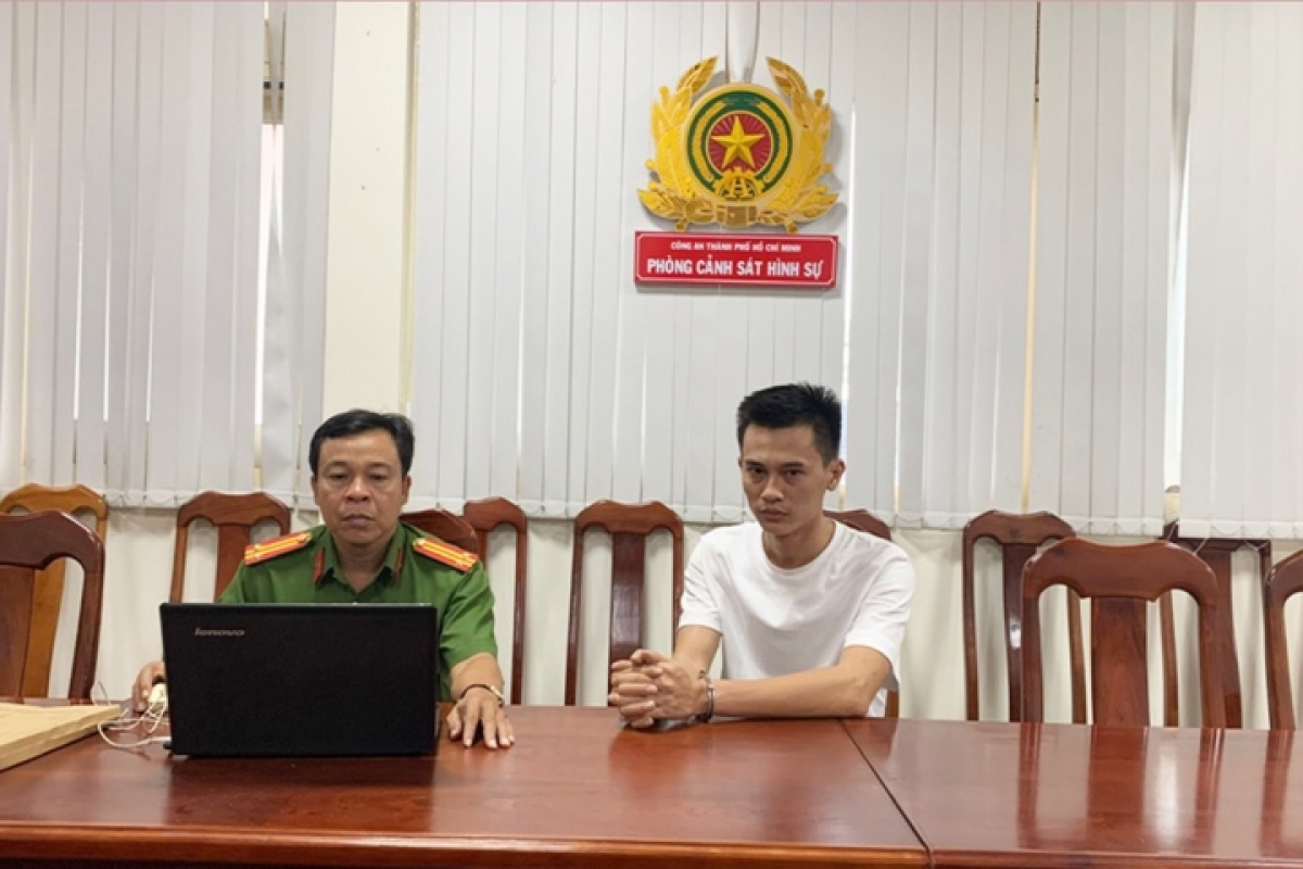 Phan Công Khanh tại cơ quan điều tra. (Ảnh Công an cung cấp)