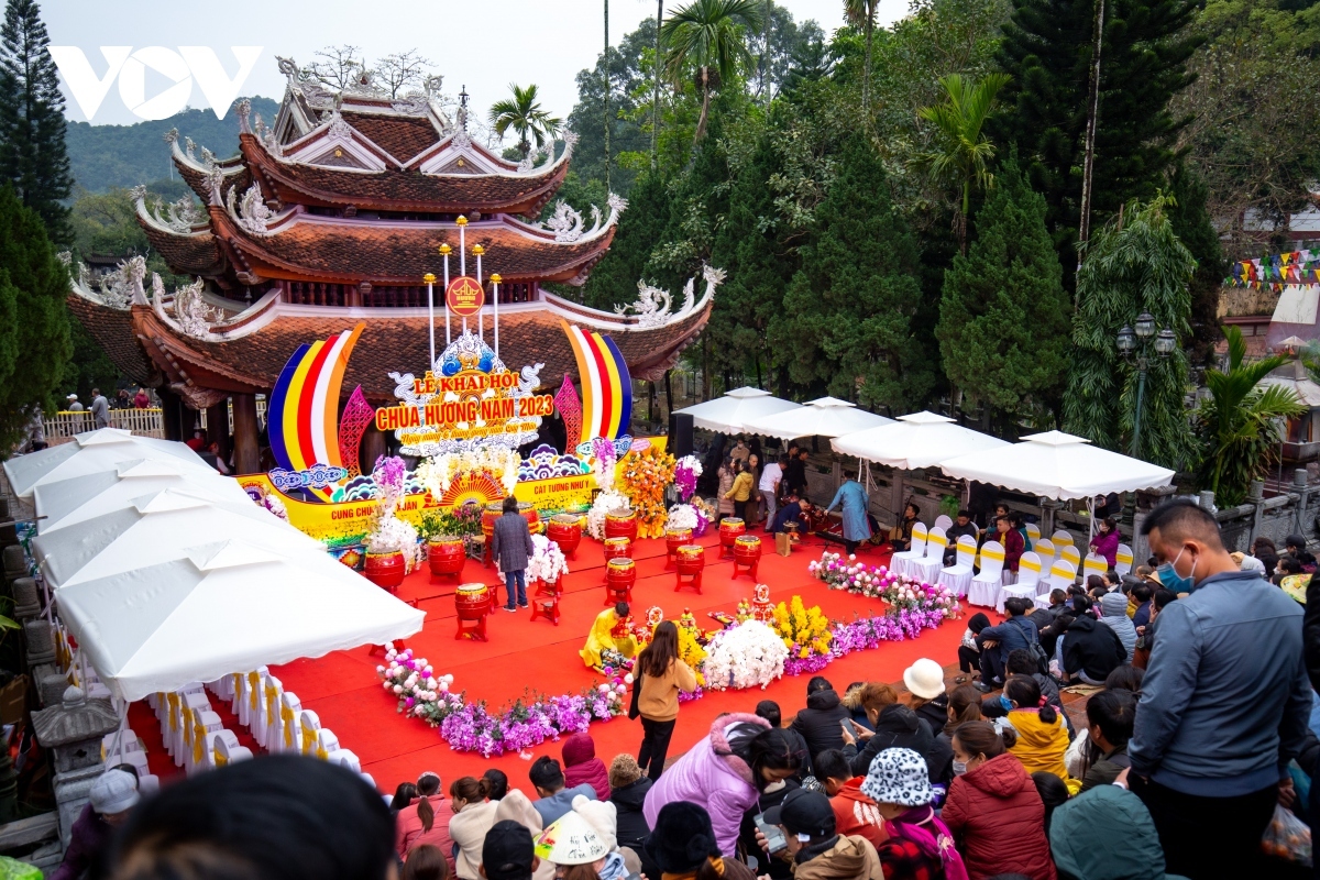 Khai hội chùa Hương năm 2023.