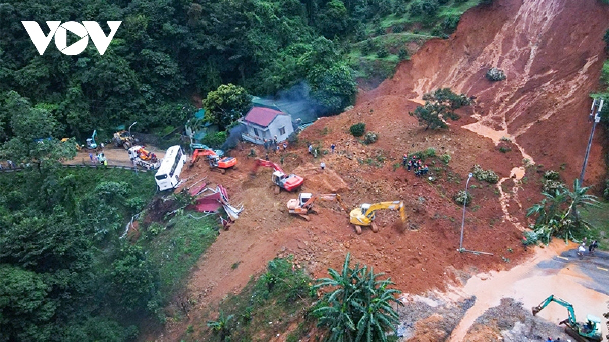 Hiện trường vụ sạt lở đất nghiêm trọng khiến 4 người tử vong tại đèo Bảo Lộc xảy ra vào chiều 30/7.