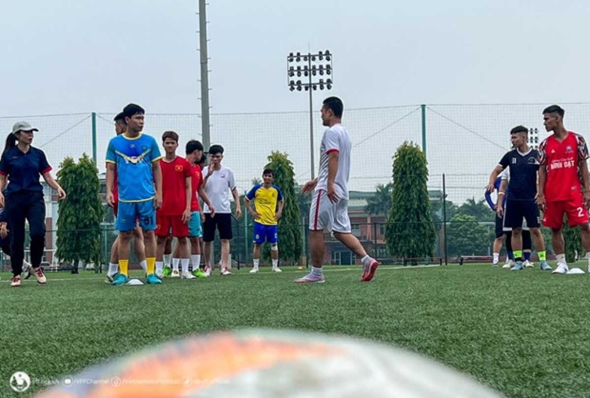 The Vietnamese deaf football team are undergoing training at the Vietnam Youth Football Training Centre (Photo: vff.org.vn)