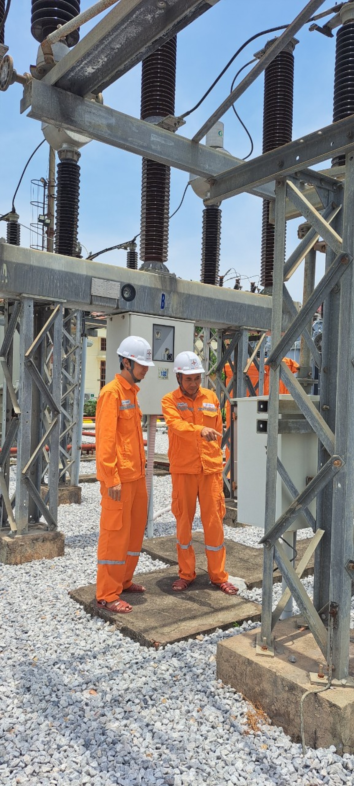 Tổng công ty đã thành lập 2 đoàn công tác để xuống hiện trường chỉ đạo ứng phó cơn bão số 1 tại các khu vực có khả năng bị ảnh hưởng.