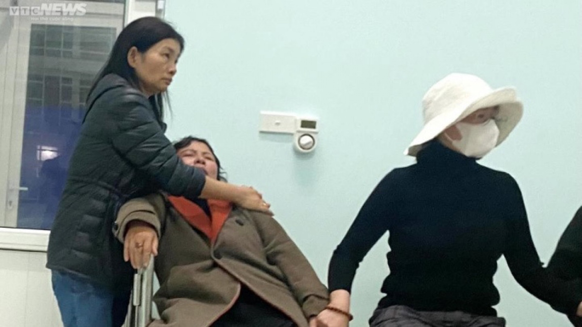 Chị Huệ đau đớn trước sự ra đi đột ngột của anh Thành. (Ảnh: Thy Huệ)