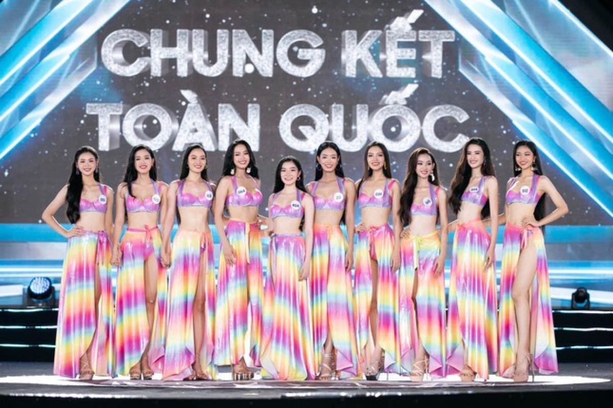 Top 10 trong trang phục áo tắm