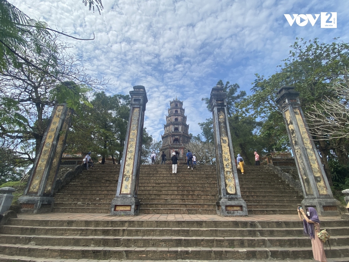 Hue comes third in the list. It is a captivating ancient city that features streets lined with pagodas and art deco mansions that lure history and architecture buffs, especially the impressive Imperial City. One of the most peaceful pagodas in Hue is the Thien Mu Pagoda, which sits on the northern bank of the Perfume River.