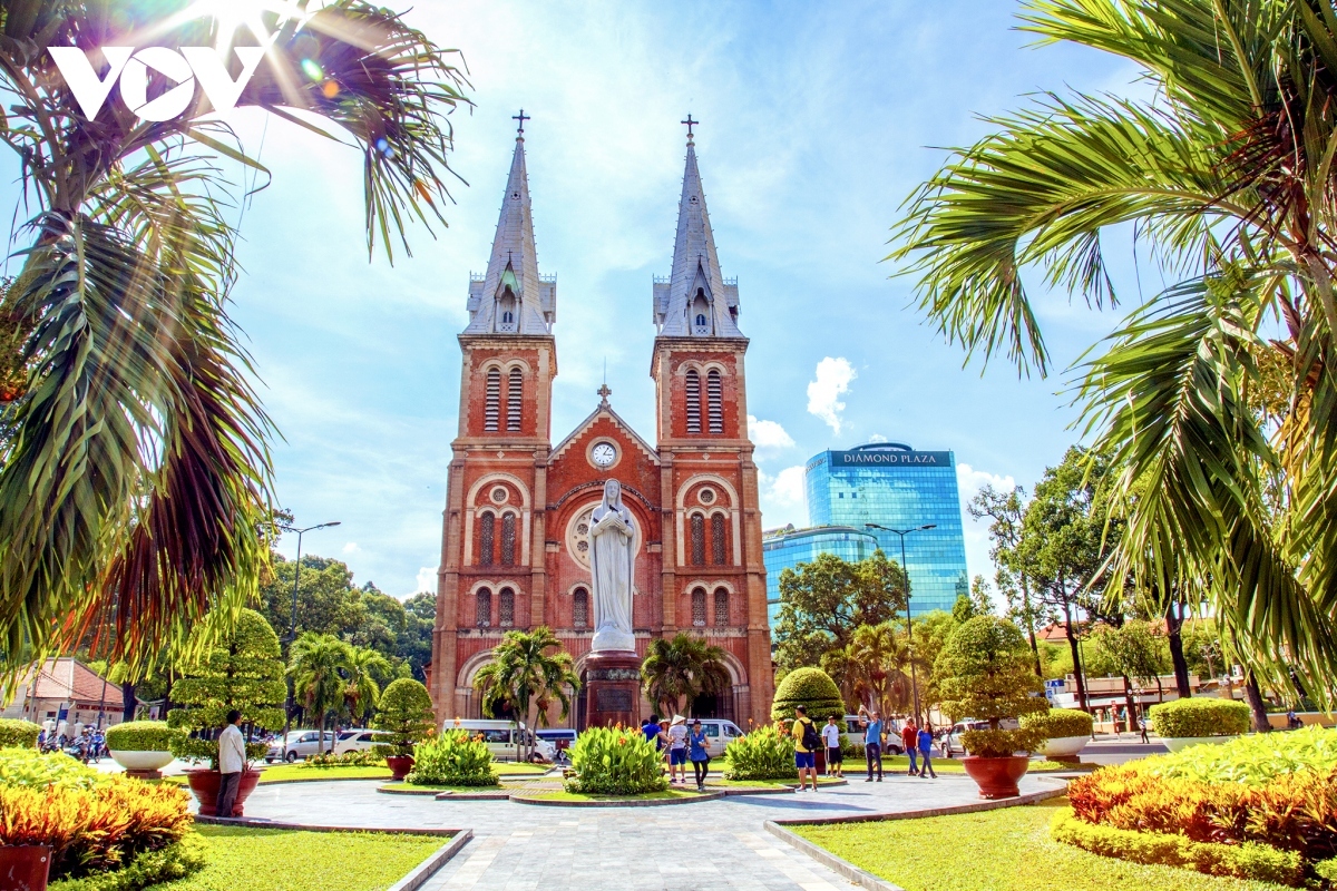 Ho Chi Minh is a beautiful city brimming with energy and discoveries around every corner. The southern city is a hotspot for history buffs with the presence of the War Remnants Museum which is home to exhibits from the French colonial period, the First Indochina War, but mainly focuses on the atrocities of the brutal Vietnamese-American War.