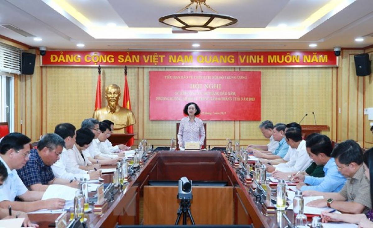 Bà Trương Thị Mai, Ủy viên Bộ Chính trị, Thường trực Ban Bí thư, Trưởng Ban Tổ chức Trung ương, Trưởng Tiểu ban phát biểu chỉ đạo hội nghị. (Ảnh: Phương Hoa/TTXVN)