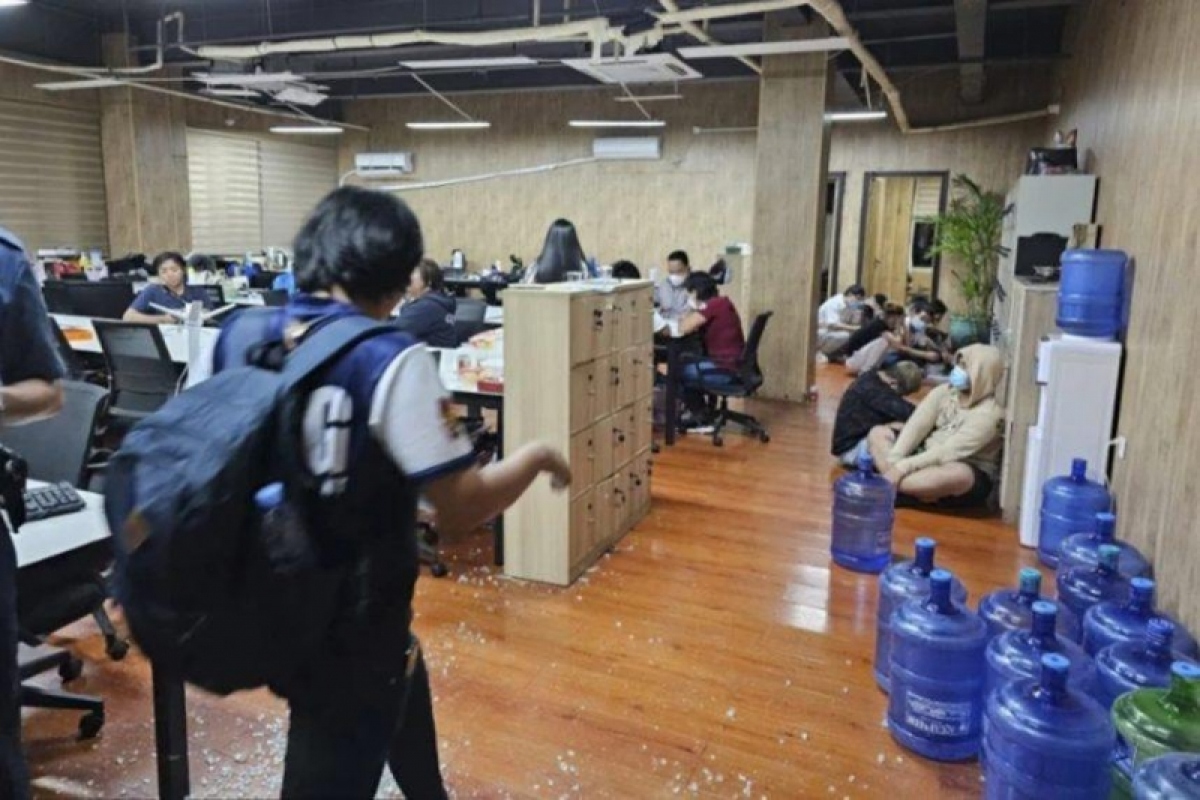 Văn phòng của một nhà điều hành trò chơi nước ngoài của Philippines bị đột kích. Nguồn ảnh Cảnh sát quốc gia Philippines.