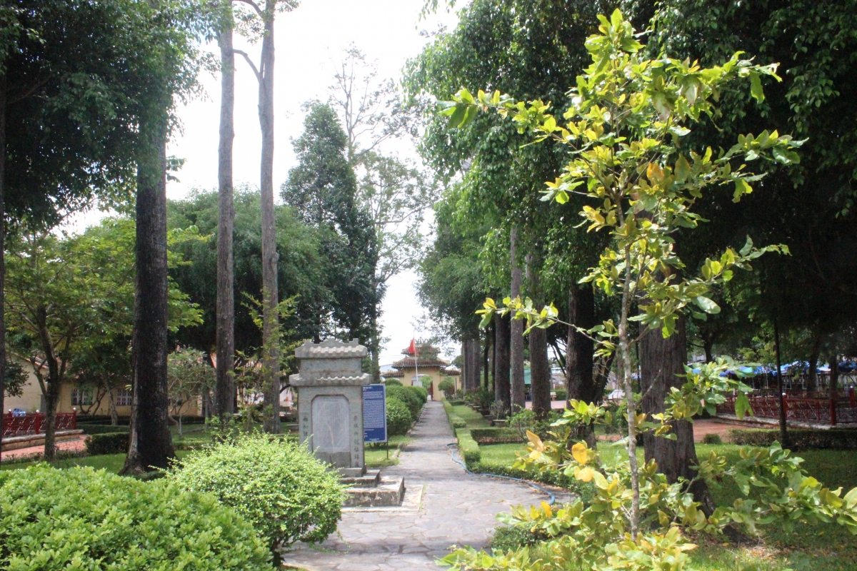 Hàng năm tại điện Đại Thành có các lễ cúng Xuân Đinh và Thu Đinh, tại Tụy Văn Lâu có lễ vía cụ Phan Thanh Giản vào các ngày 4 và 5 tháng Bảy Âm lịch, lễ cúng vọng các trung thần liệt tử vào các ngày 12 và 13 tháng Mười Âm lịch.
