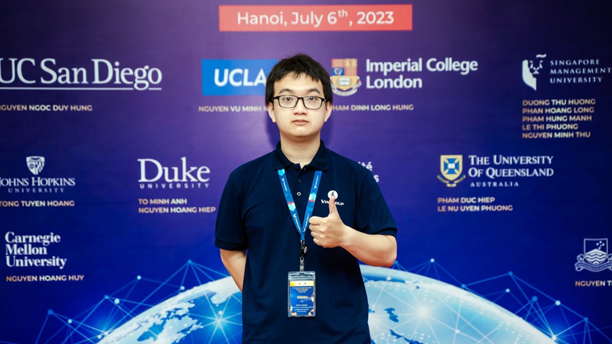 Gương mặt học bổng KHCN Vingroup Vũ Trường Giang –
sinh viên năm 3 Viện Kỹ thuật và Khoa học máy tính VinUni.