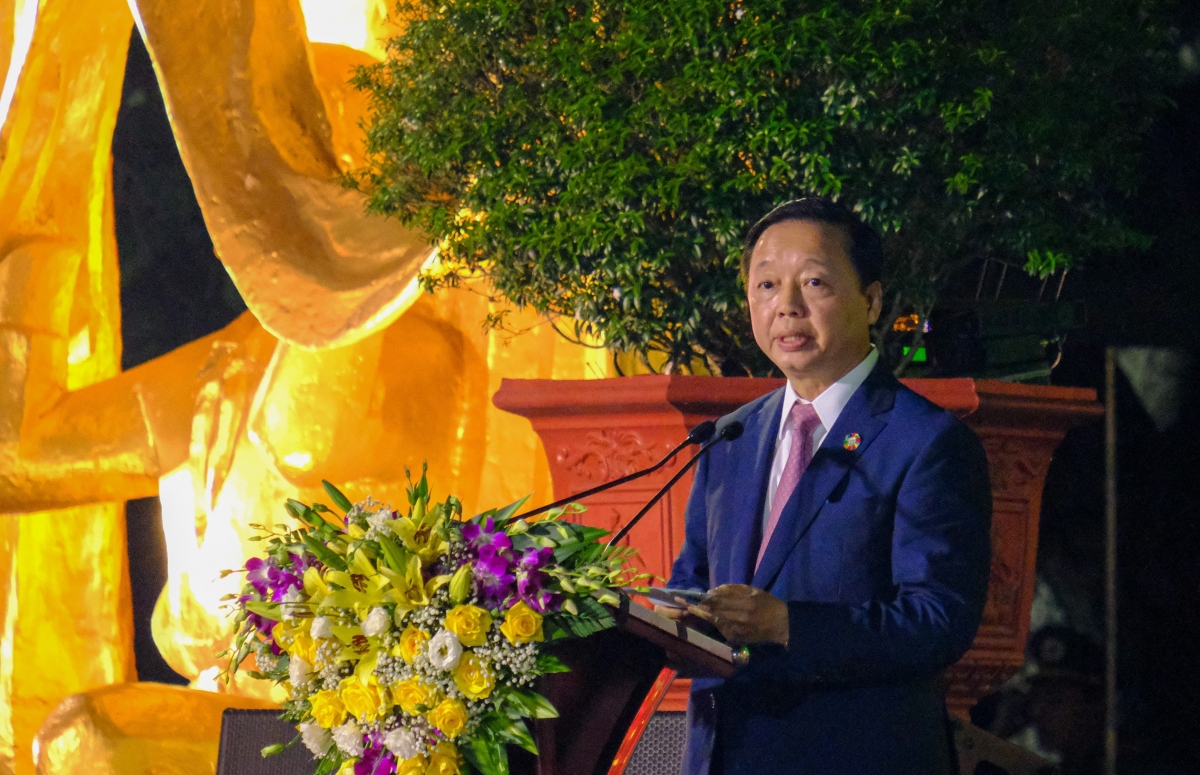 Thay mặt lãnh đạo Đảng, Nhà nước phát biểu từ điểm cầu Nghĩa trang A1, Phó Thủ tướng Trần Hồng Hà nhấn mạnh ý nghĩa của cầu truyền hình kết nối hai điểm cầu đặc biệt: Nghĩa trang Hàng Dương và Nghĩa trang liệt sỹ A1- những địa danh lịch sử, biểu tượng cho ý chí kiên cường, bất khuất, tinh thần chiến thắng của dân tộc.