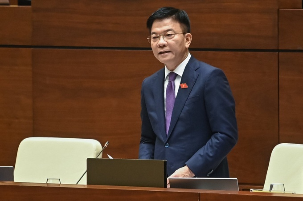 Bộ trưởng Bộ Tư pháp Lê Thành Long trả lời chất vấn tại phiên họp Ủy ban Thường vụ Quốc hội